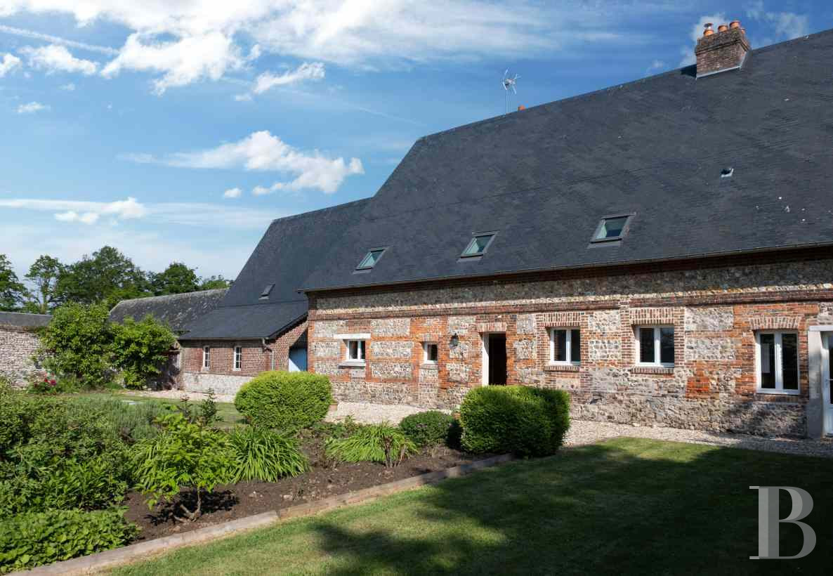 En Seine-Maritime, dans le Pays de Caux, une ancienne ferme formant un clos-masure - photo  n°3